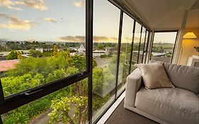 River City Views With Spa Pool, Bbq & Sky Tv